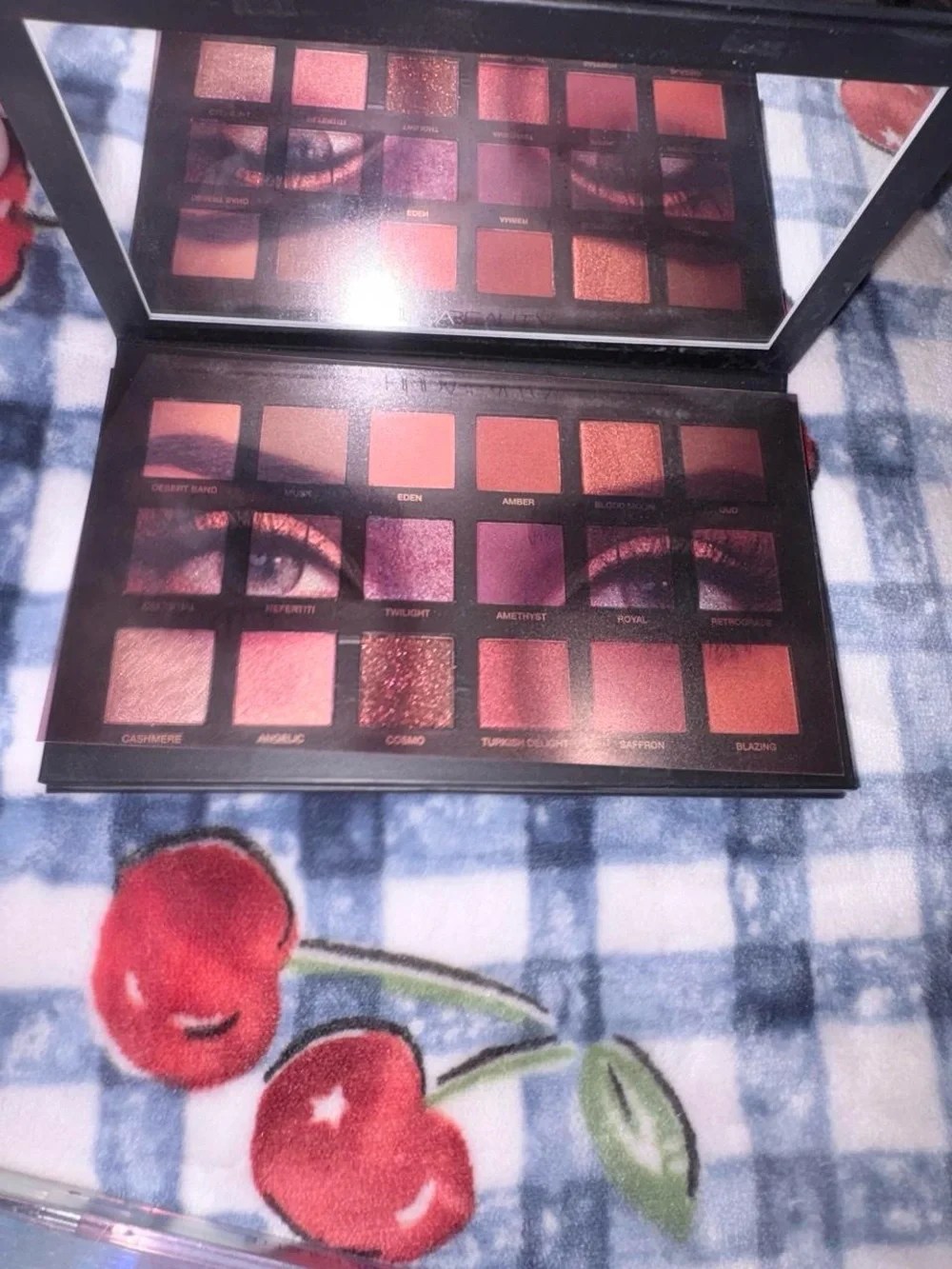 HUDA BEAUTY Desert Dusk Eyeshadow Palette - Pink, Purple & Gold Accents